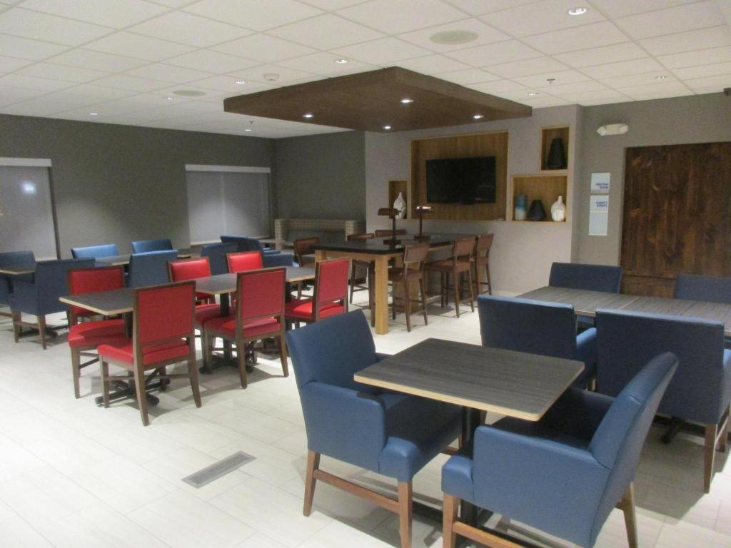 Holiday Inn Express O'Neill By Ihg Экстерьер фото